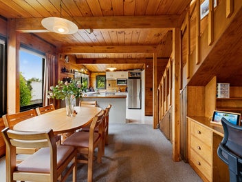 LOCATION, LIFESTYLE & LOCKWOOD CHARM