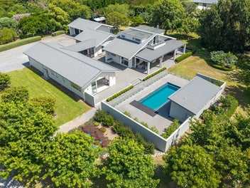 ACT FAST - THE ULTIMATE IN LIFESTYLE LIVING AWAITS