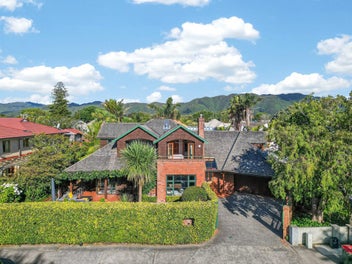 Iconic Estate on Myrtle Street