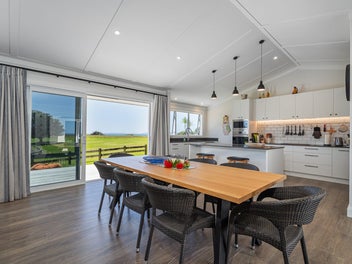 BEAUTIFUL BEACHFRONT