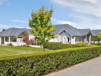 Timeless classic, Subdividable 10216sqm section