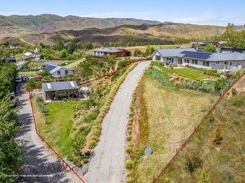 Live the Bannockburn dream - views & shed heaven