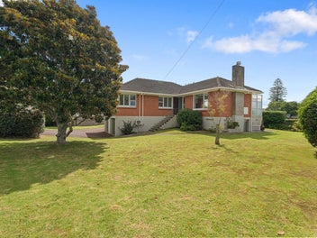 Harbour outlooks, village at your door