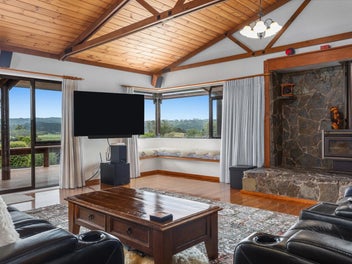 Privacy + views - 10 minutes from CBD