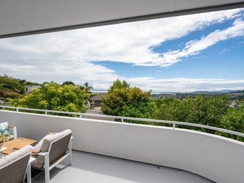 Space, Sun & Scenery – Priced to Sell!