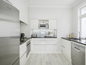 WATERFRONT CHARACTER, HARBOUR VIEWS & CHARM