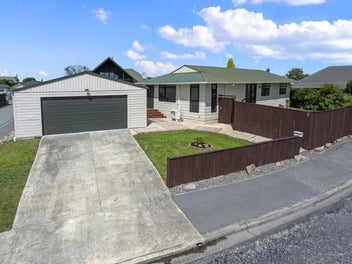 Must sell – immaculate home + sleepout