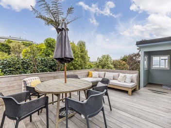 Stand Alone House with Income (Not Body Corp)