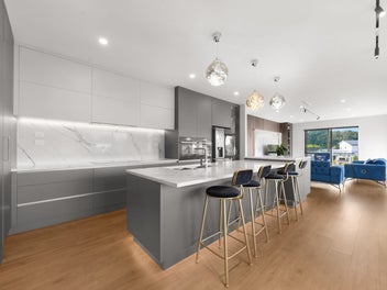 Luxury Living meets Income opportunity!