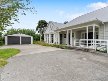 Grand Home, Prime Location