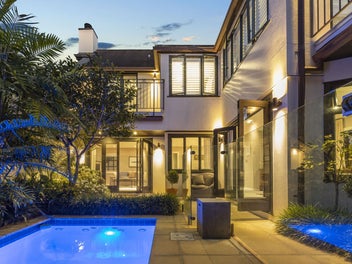 Tropical Oasis Living