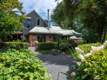 Let Paradise Valley Serenade you