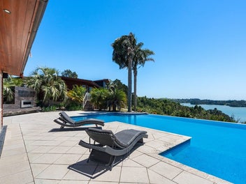 Coastal Resort-Style Lifestyle