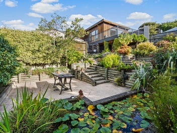 The Triple Treat: Sun, Views and Flat Lawn