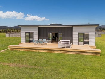 Sun-Soaked Corner Site by Beach & Lake!