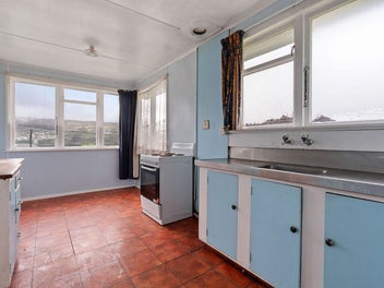 SERIOUS POTENTIAL IN TAWA – REBUILD OR RENOVATE