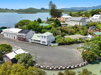 The Wharf House – Home or Boutique Opportunity