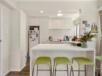 Immaculate Mount Victoria Apartment-Move In Ready