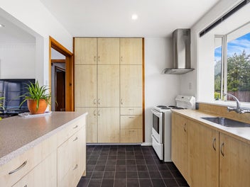 Private Cul-de-Sac Living