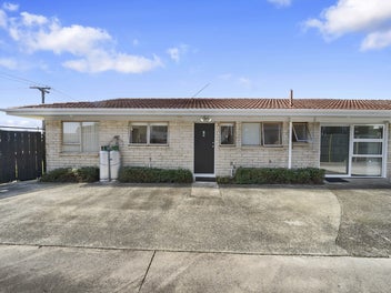 Renovated 2 Bed + Utility Room!