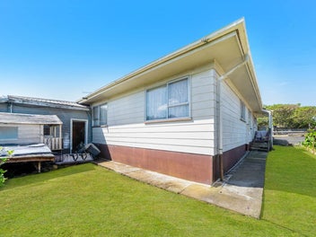 ATTENTION!MANGERE BRIDGE! Secure Massive land NOW!