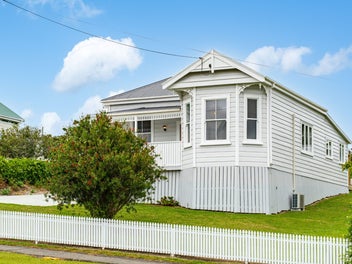 Villa Charm, Modern Peace of Mind + Sleepout