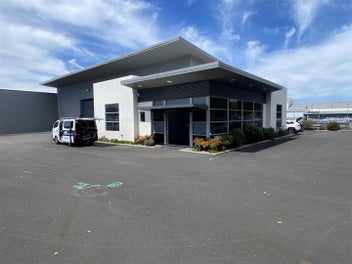 Image 1 of 7