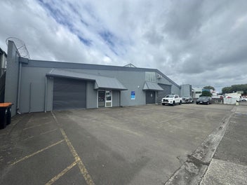 Image 1 of 7