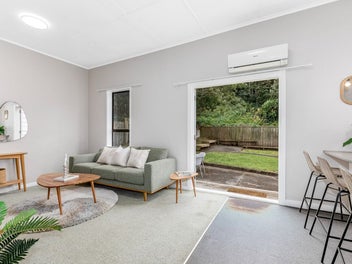 CLASSIC, SOLID & EXCEPTIONALLY LOCATED