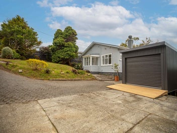 Renovated 4-Bed Character Cottage - Sun & Views