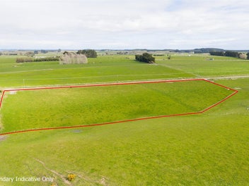 TEAM LEWIS - CLOSE TO BULLS AND RNZAF BASE OHAKEA