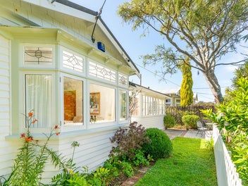 CHARACTER QUALITY IN CITY-END KARORI