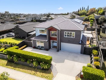 Solar Savings & Multi-Generational Luxury!