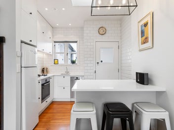 Renovated Art Deco Icon in Central Devonport