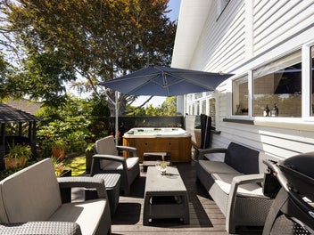 Big House, Big Land, Big Views