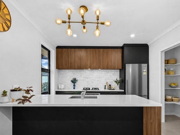 Vendors Moved to Australia - This WILL Be Sold!