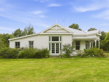 GRAND CHARACTER VILLA