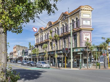 ICONIC CHARACTER & CITY-FRINGE SOUL