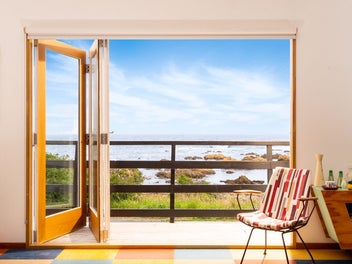 MID-CENTURY MAGIC BY THE SEA