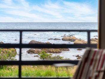 MID-CENTURY MAGIC BY THE SEA