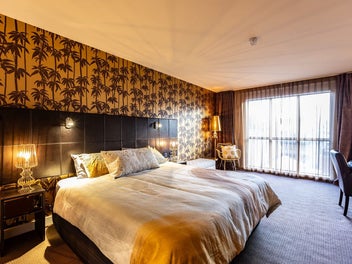 FIVE STAR LIVING AT QT MUSEUM APARTMENTS