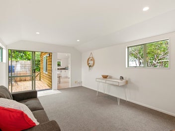 WHERE FREEHOLD FREEDOM MEETS PRIME LOCATION