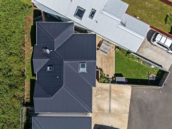 SUNNY, NEAR-NEW FAMILY GEM