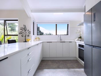 Architectural Sunshine & Bush Serenity