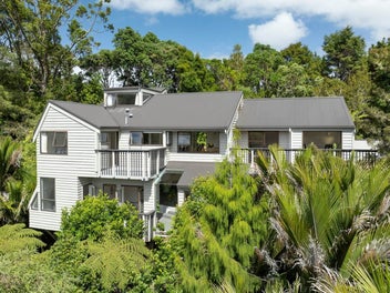 Architectural Sunshine & Bush Serenity
