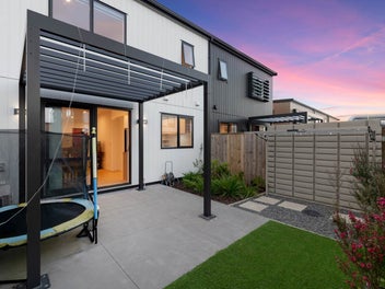 Stylish & Freehold in Prime Ormiston Location