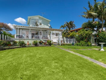 Iconic waterfront estate