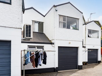 Tidy inner city unit