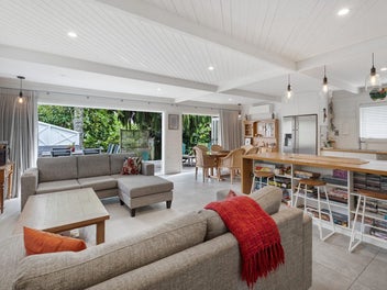 Spacious Family Living in Mangere Bridge