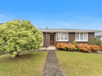 Amazing Exposure and Ready to Be Renovated